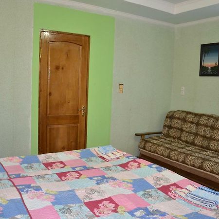 Hotel Friends House Kutaisi Esterno foto