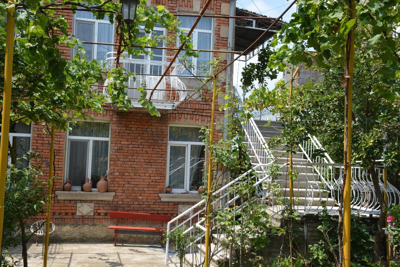 Hotel Friends House Kutaisi Esterno foto
