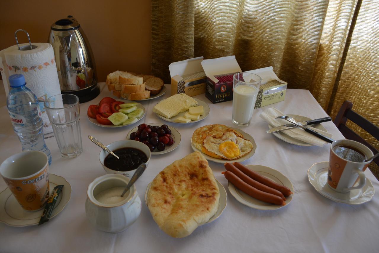 Hotel Friends House Kutaisi Esterno foto
