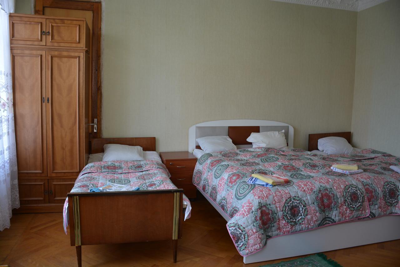 Hotel Friends House Kutaisi Esterno foto