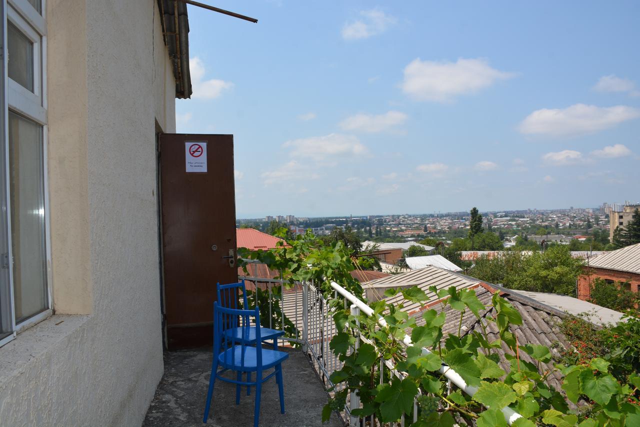 Hotel Friends House Kutaisi Esterno foto