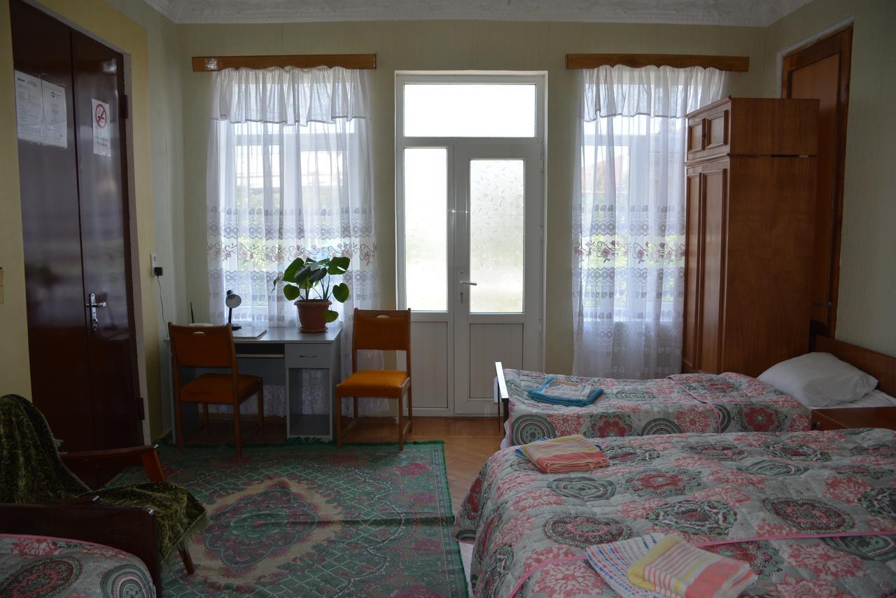 Hotel Friends House Kutaisi Esterno foto
