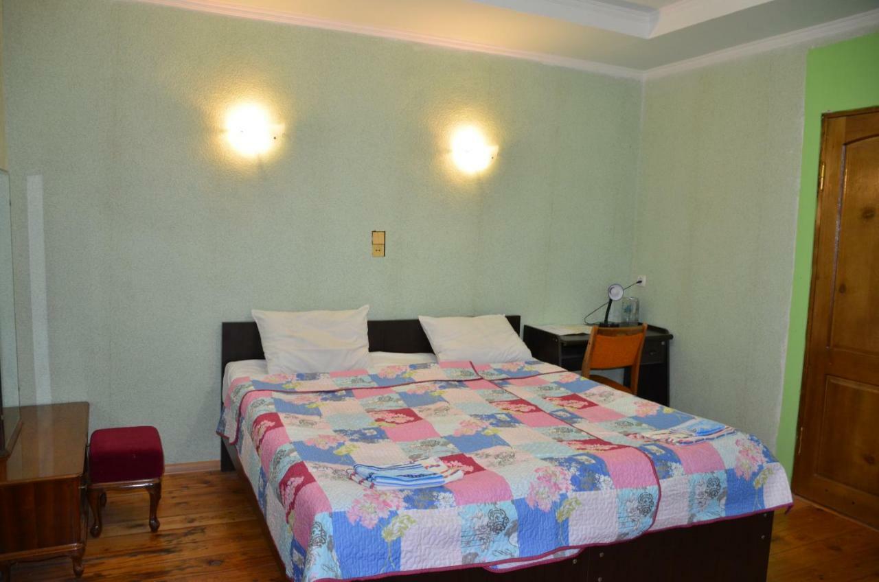 Hotel Friends House Kutaisi Esterno foto