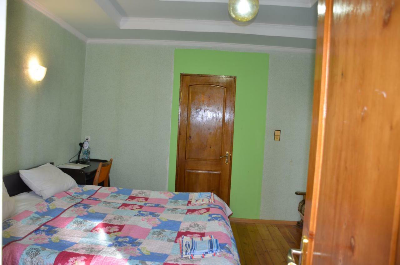 Hotel Friends House Kutaisi Esterno foto