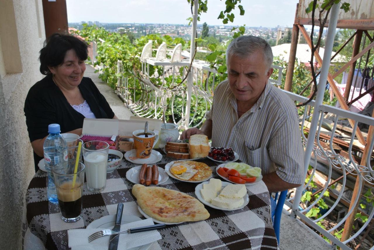 Hotel Friends House Kutaisi Esterno foto